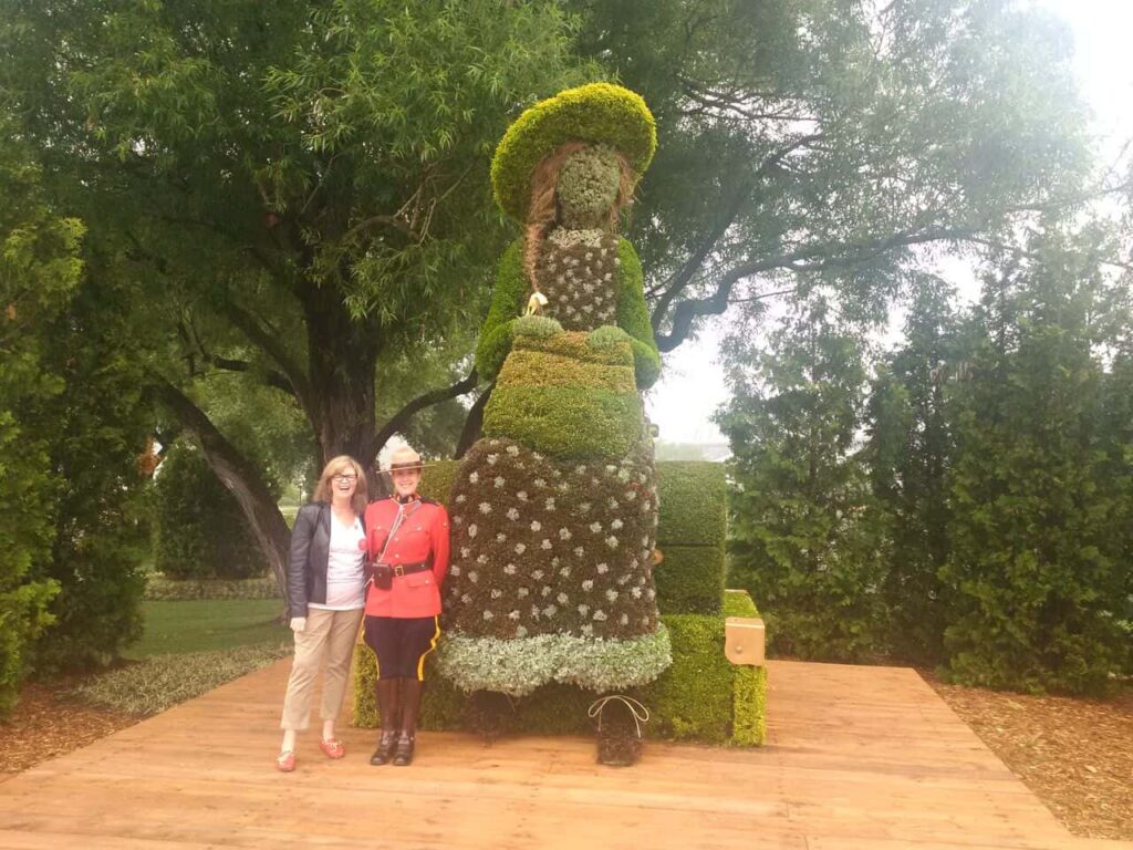 At MosaiCanada 150 / Gatineau 2017, floral artwork of Anne of Green Gables with Kate Butler MacDonald, grand-daugther of Lucy Maud Montgomery (and a Canada 150 Ambassador).